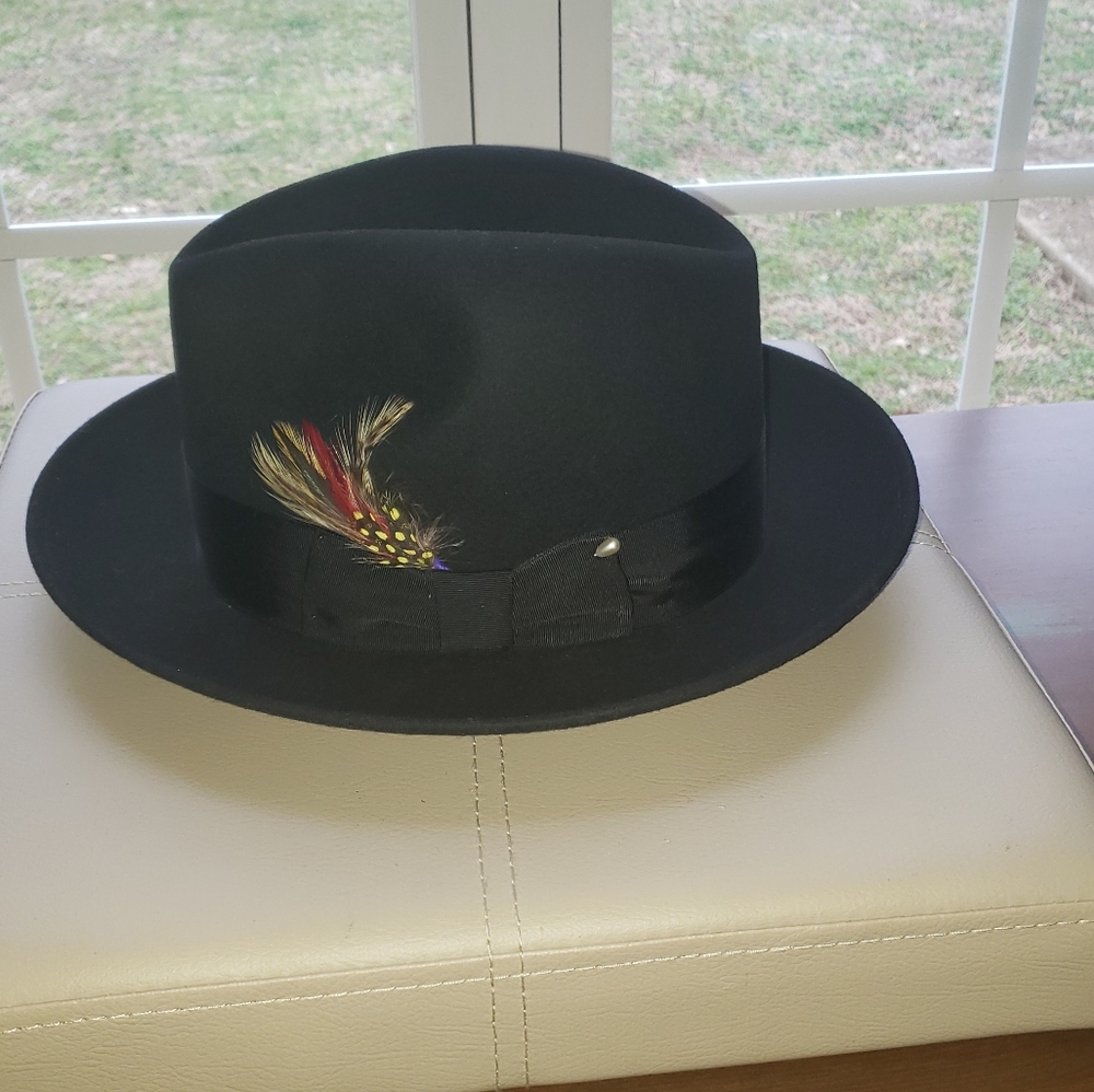 Men's Capas black design stylish brim